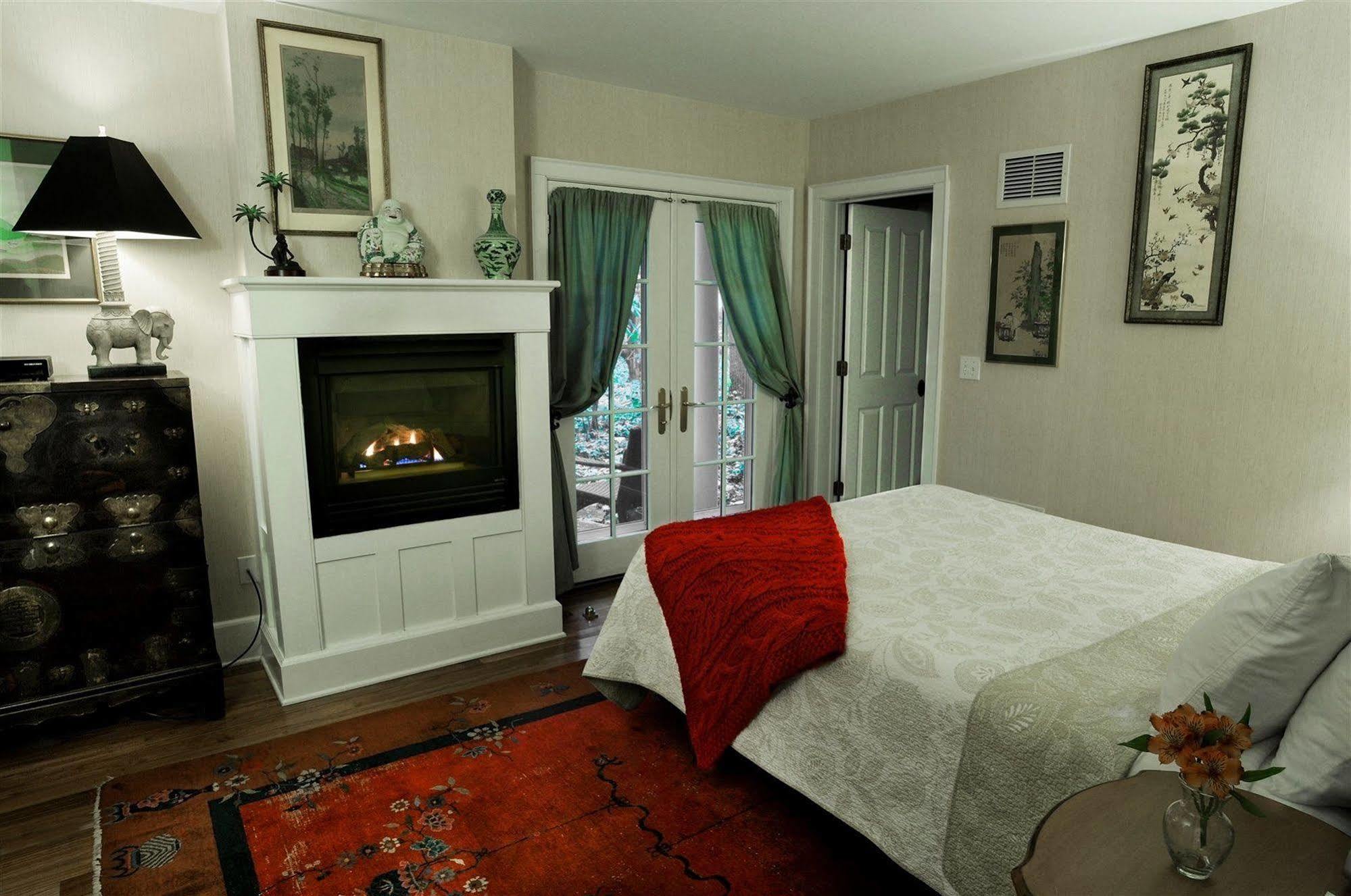 Buttermilk Falls Inn & Spa Milton Bagian luar foto