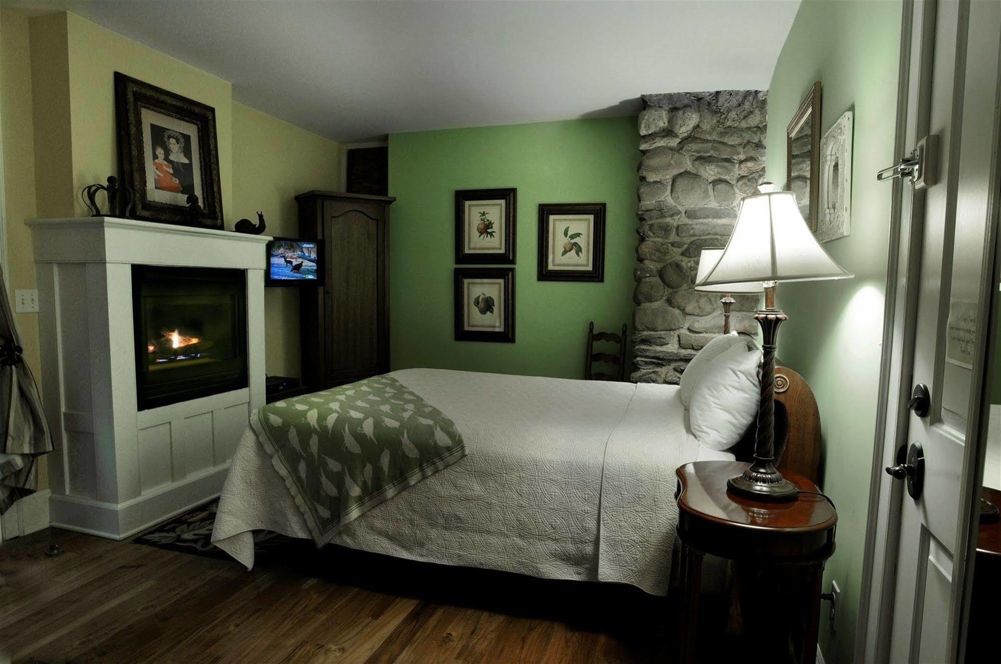 Buttermilk Falls Inn & Spa Milton Bagian luar foto